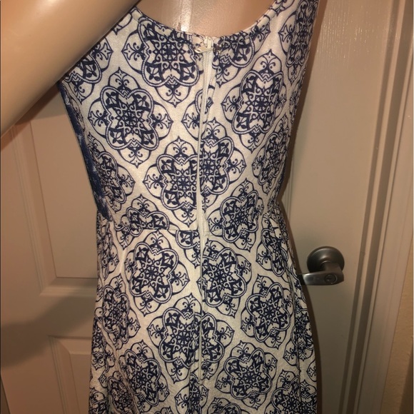 👇🏻$Reduced to lowest price. Super cute blue paisley pattern dress size M - Picture 8 of 10